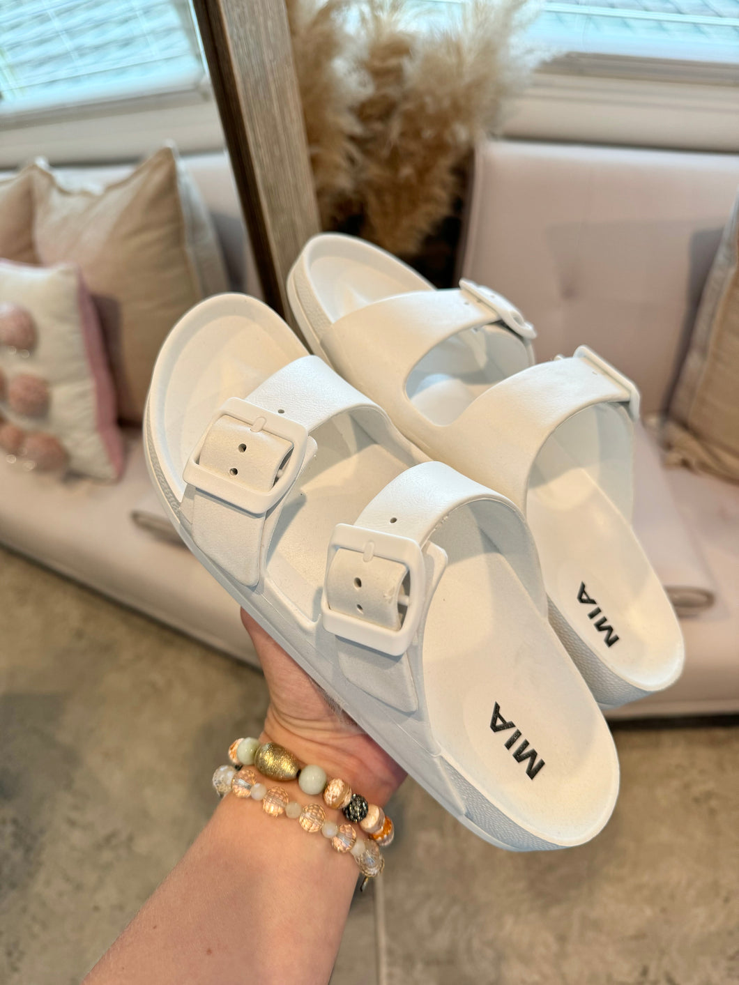 Size 7 White sandals