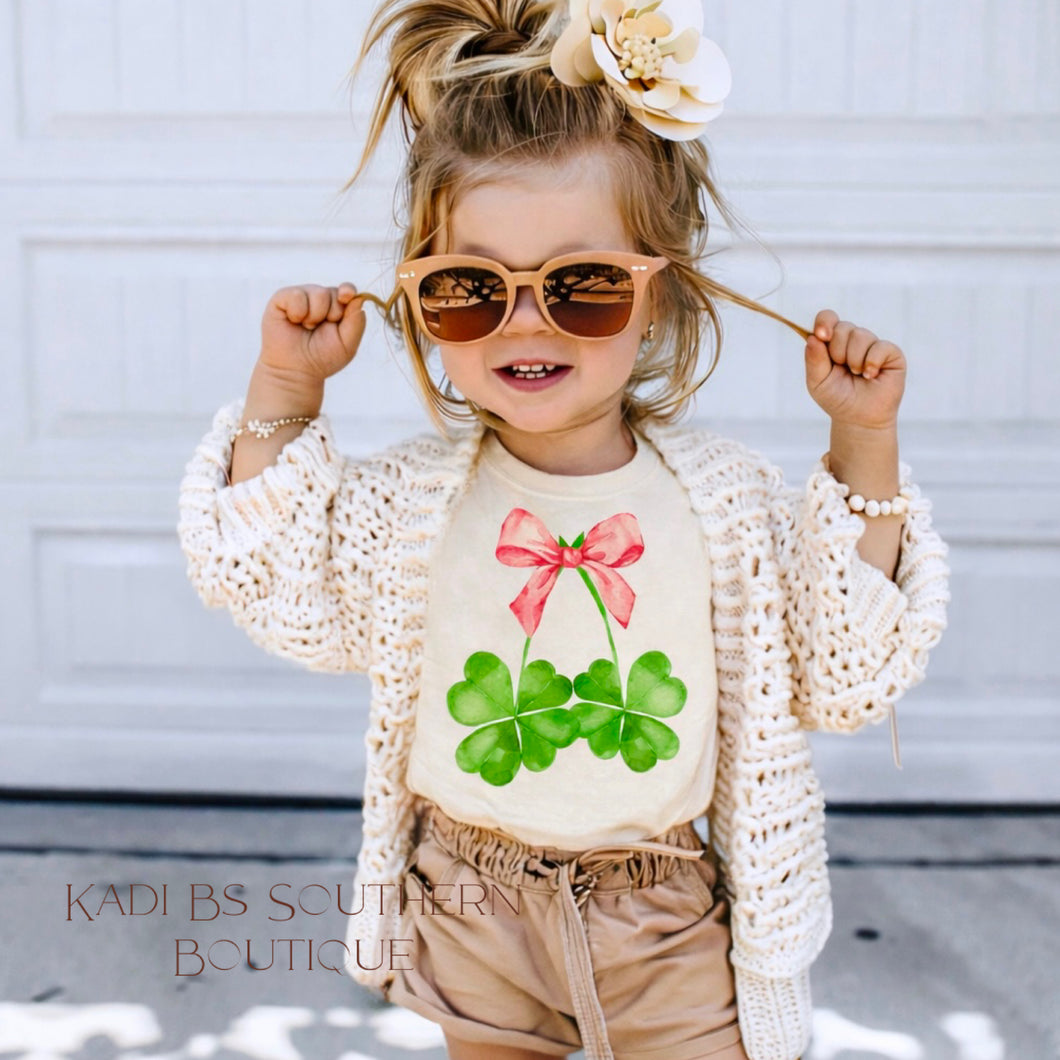 Shamrock Bow Tee (natural color)